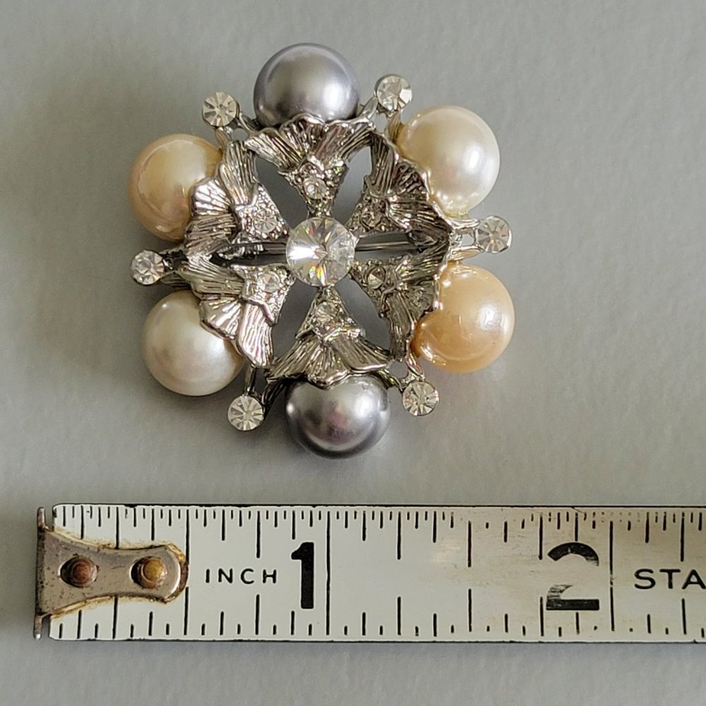 Beautiful Starburst Pearl & Rhinestone Brooch Pin - Picture 5 of 5